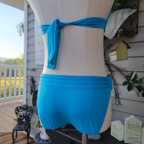 V M ♡ NWOT Absolutely Gorgeous 2pc Cerulean Blue Halter Bikini Swimsuit S - Picture 13 of 17